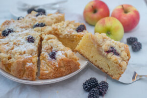 Blackberry and Apple Crumble Cake